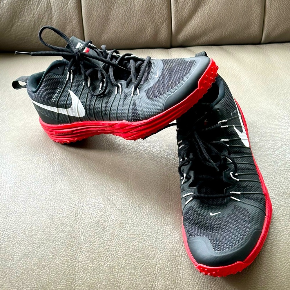 Men’s Nike fly wire, tennis shoes size 11.5